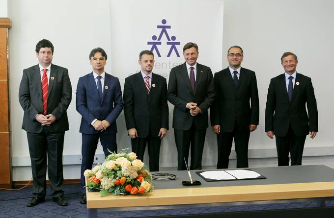 On the margins of the Bled Strategic Forum, the President of the Republic of Slovenia, Borut Pahor, today attended the signing of the agreement to reorganise the Centre for Excellence in Finance as an international organisation based in Slovenia.
