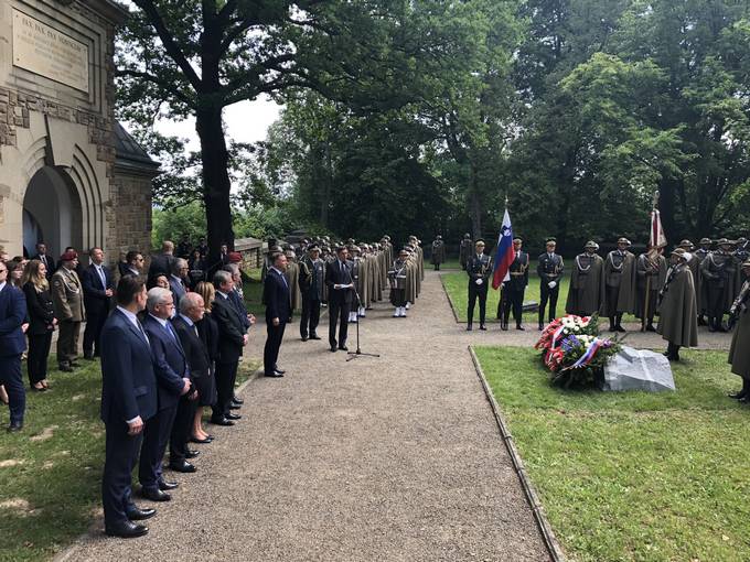 Predsednik Pahor s poljskim predsednikom Dudo odkril spomenik Slovencem, padlim med 1. svetovno vojno v Gorlicah: "Vprašanje vojne ali miru je temeljno politično vprašanje."