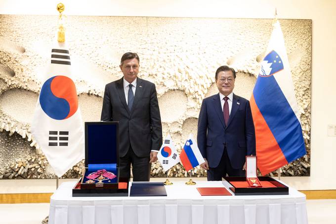 President Pahor and the Korean President Moon exchanged the highest state decorations