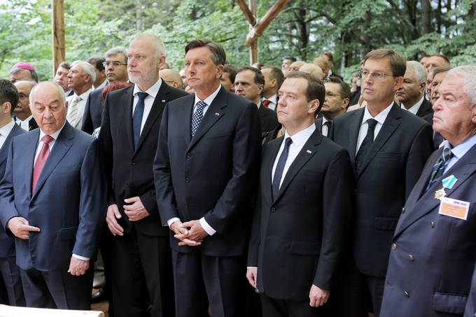 The President of the Republic of Slovenia, Mr Borut Pahor, traditionally attended the memorial ceremony at the Russian Chapel under the Vršič pass where he also laid a wreath.