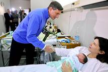 Predsednik republike Borut Pahor je danes obiskal Porodnišnico Postojna