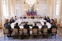 Delovno kosilo predsednika Pahorja z vodji parlamentarnih strank in poslanskih skupin o spremembah volilne zakonodaje