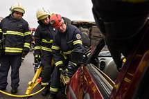 Predsednik Pahor sodeloval v vaji reševanja poškodovanih oseb iz vozila