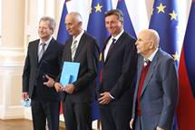 Predsednik Republike Slovenije Borut Pahor je na posebni slovesnosti v Predsedniški palači vročil državna odlikovanja