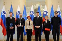 Predsednik republike vročil državna odlikovanja dr. Romanu Jerali, Matevžu Lenarčiču, prim. Mojci Senčar, dr. med., prim. Mariji Vegelj Pirc, dr. med. in Mehmedaliji Aliću.