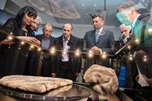 V imenu človeštva Slovenci skrbniki najstarejšega lesenega kolesa z osjo na svetu