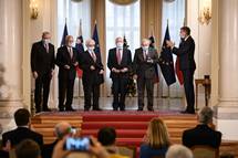 Predsednik Pahor je vročil priznanje jabolko navdiha moški vokalni skupini Fantje z vasi