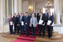 Predsednik republike je ob dnevu suverenosti na posebni slovesnosti v Predsedniški palači vročil državna odlikovanja