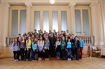 Učenci iz Občine Šentjur in Občine Dobje na obisku v Predsedniški palači