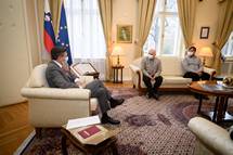 Predsednik republike je danes sprejel dr. Kozmo Ahačiča, avtorja bibliofilske izdaje Stati inu obstati