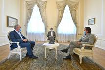 Predsednik Pahor je priredil delovno srečanje z direktorjem STA Bojanom Veselinovičem in direktorjem UKOM Urošem Urbanijo