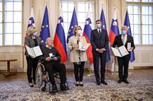 Predsednik Republike Slovenije Borut Pahor je danes na posebni slovesnosti v Predsedniški palači vročil državna odlikovanja
