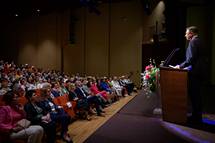 Predsednik Pahor v Novi Gorici na prireditvi ob mednarodnih dnevih babic in medicinskih sester: »Zdravstvenega sistema ni brez vaše strokovnosti in vaše človečnosti«