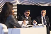 Predsednik Pahor na voditeljskem panelu “Cena miru ali strošek vojne”: Storiti moramo vse za takojšnjo prekinitev ognja in spobuditi obe strani k diplomatski rešitvi. Proti zaprtju zračnega prostora s strani NATO, ker bi to pomenilo eskalacijo vojne.