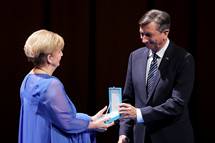 Predsednik republike Zdravniški zbornici Slovenije vročil državno odlikovanje red za zasluge