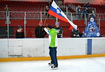 Predsednik republike izpolnil obljubo, ki jo je dal slovenskim Risom in neprekinjeno drsal 10 ur