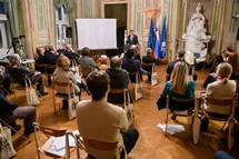 Predsednik republike na odprtju raztave ODJUGA: Zgodbe o identitetah na prepihu: 