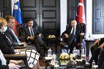 Dvostransko srečanje predsednikov Pahorja in Erdoğana o Ukrajini in Zahodnem Balkanu