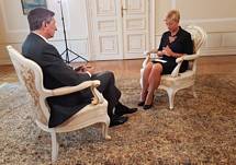 Pogovor predsednika Republike Slovenije Boruta Pahorja za TV Slovenija, oddajo Odmevi, o odprtju spomenika vsem žrtvam vojn in z vojnami povezanim žrtvam