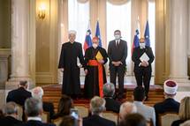 Predsednik Republike Slovenije Borut Pahor je danes na posebni slovesnosti v Predsedniški palači vročil državna odlikovanja