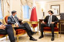 Predsednik Pahor in katarski emir Al Thani za vsestransko poglobitev sodelovanja med državama
