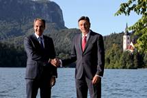 Predsednik Pahor in predsednik vlade Mitsotakis o aktualnih mednarodnih temah in obveznem cepljenju za zdravstvene delavce
