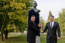 Predsednik Pahor in predsednik Milanović sta skupaj odkrila spomenik Ljudevitu Gaju v Ljubljani