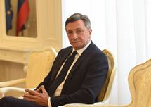 Pogovor predsednika Pahorja za tednik Družina