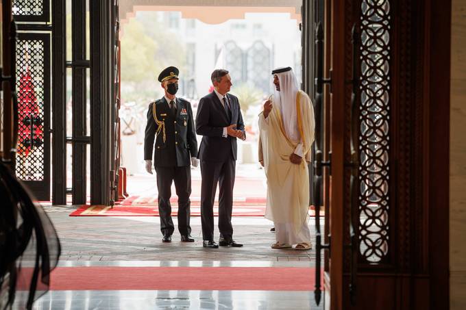 Predsednik Pahor in katarski emir Al Thani za vsestransko nadgraditev sodelovanja med državama