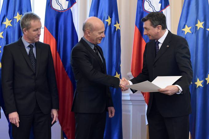 Predsednik republike Borut Pahor je ob prihajajočem slovenskem kulturnem prazniku predal listino o častnem pokroviteljstvu nad nacionalno knjižno kampanjo »Slovenija bere«