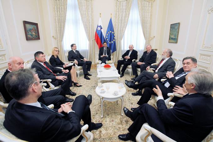 Predsednik Republike Slovenije Borut Pahor je priredil sprejem za udeležence ustanovnega sestanka koalicije DEMOS, ob 25. obletnici tega za proces demokratizacije in osamosvojitve Slovenije pomembnega dogodka