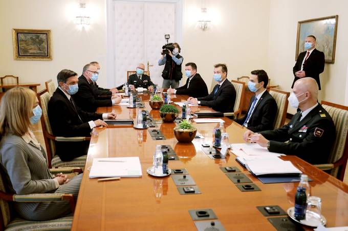 Minister za obrambo in načelnik generalštaba predsedniku republike predstavila letno poročilo o pripravljenosti Slovenske vojske