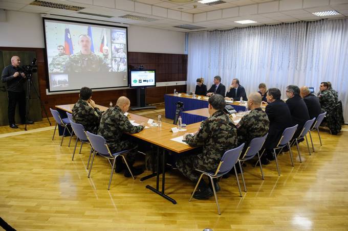 Predsednik republike in vrhovni poveljnik obrambnih sil Borut Pahor preko videokonference nagovoril pripadnike Slovenske vojske v mednarodnih operacijah in misijah v tujini