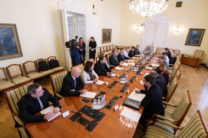 Predsednik republike s predstavniki neparlamentarnih strank o spremembah volilne zakonodaje