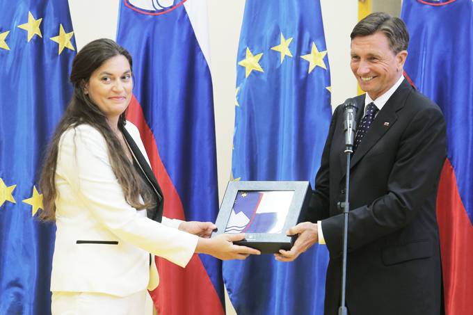 Predsednik republike podelil Jabolko navdiha Alenu Kobilici, Ani Roš, Damirju Skomini in Urški Sršen