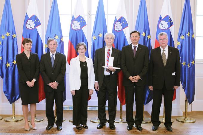 Predsednik republike na posebni slovesnosti vročil državno odlikovanje srebrni red za zasluge dr. Antonu Mavretiču