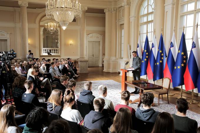 Predsednik republike je podpisal odlok o razpisu volitev poslancev iz Republike Slovenije v Evropski parlament