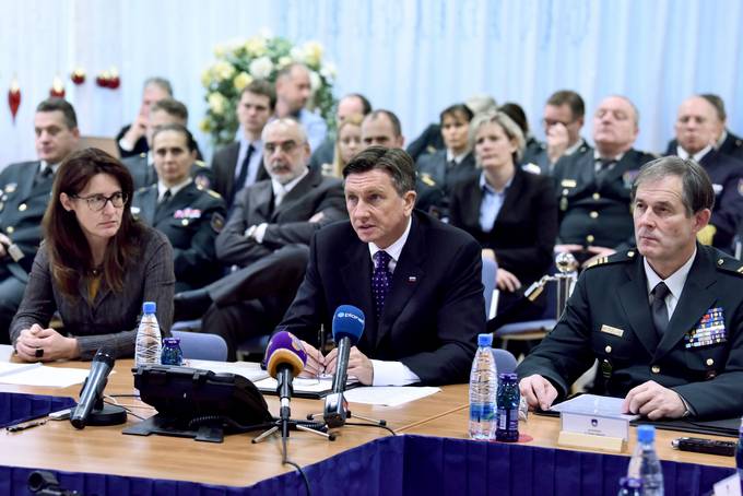 Predsednik republike in vrhovni poveljni obrambnih sil Borut Pahor preko videokonference s pripadniki Slovenske vojske, ki delujejo v mednarodnih operacijah in na misijah