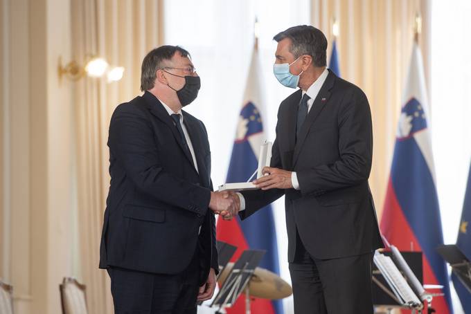 Predsednik Republike Slovenije Borut Pahor je danes na posebni slovesnosti v Predsedniški palači vročil državna odlikovanja - Walter Bandelj