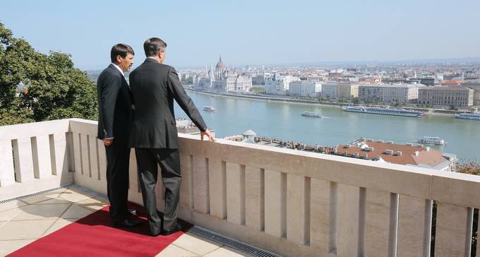 Predsednik Republike Slovenije Borut Pahor se mudi na uradnem obisku na Madžarskem