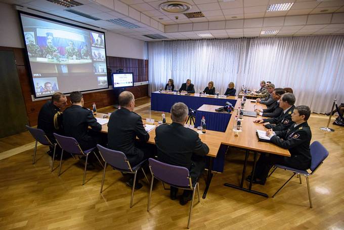 Predsednik republike in vrhovni poveljnik obrambnih sil Borut Pahor preko videokonference nagovoril pripadnike Slovenske vojske v mednarodnih operacijah in misijah v tujini