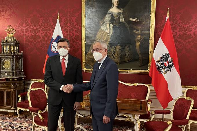 Predsednik republike se je danes v palači Hofburg srečal z zveznim predsednikom Republike Avstrije dr. Alexandrom Van der Bellnom