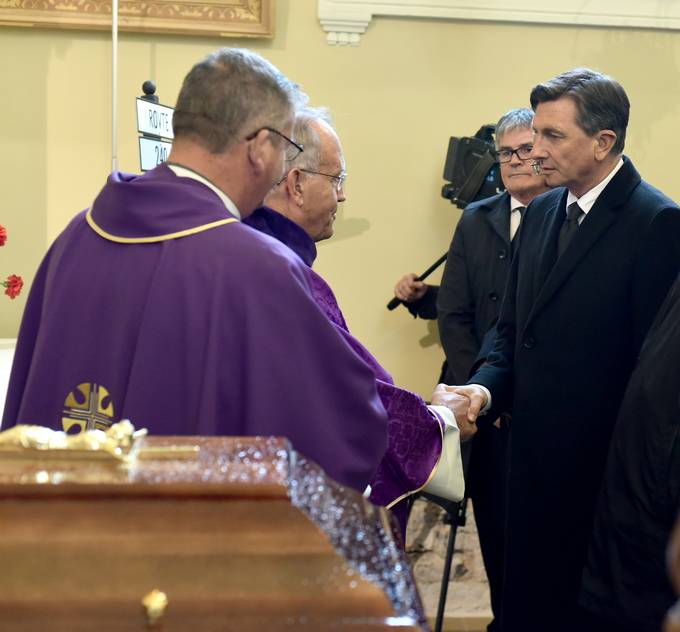 Predsednik Republike Slovenije Borut Pahor se je v Begunjah pri Cerknici udeležil pogrebne maše ter pokopa žrtev iz Krimske jame