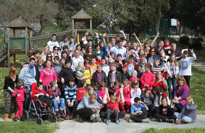 Pred svetovnim dnevom Downovega sindroma je predsednik republike Borut Pahor danes obiskal Center za korekcijo sluha in govora Portorož (Center), kjer je sodeloval v učnem procesu z otroki s posebnimi potrebami.