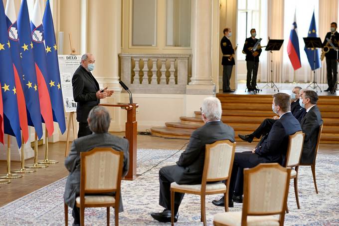 Slavnostni govor prof. dr. Franca Grada na obeležitvi 30. obletnice razglasitve ustavnega amandmaja XCIX k ustavi Republike Slovenije, s katerim je Slovenija izstopila iz pravnega reda tedanje jugoslovanske federacije