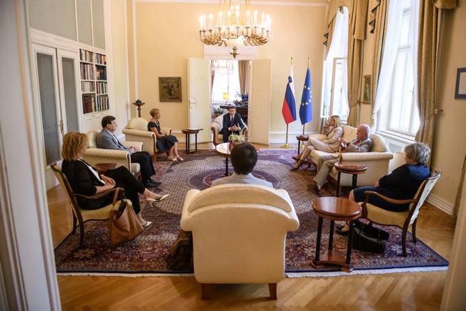 Predsednik Pahor je imel z uglednimi slovenskimi strokovnjaki pogovor o novi koronavirusni bolezni COVID-19