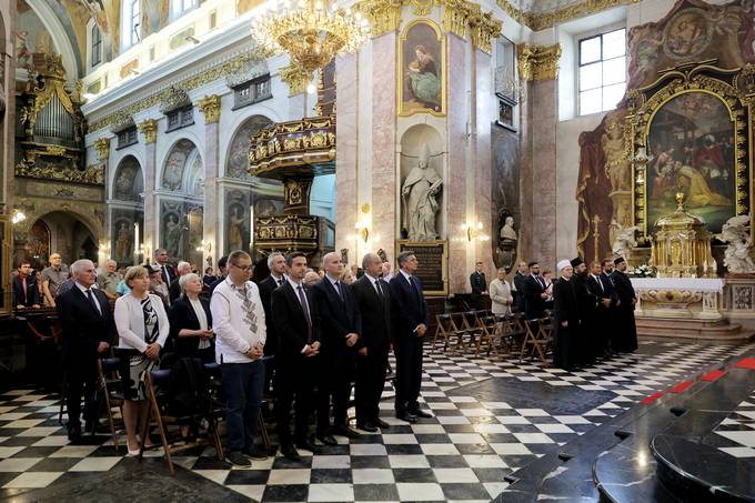 Po slovesnosti na Kongresnem trgu se je predsednik Republike Slovenije Borut Pahor v stolni cerkvi sv. Nikolaja v Ljubljani udeležil maše za žrtve totalitarnih in avtoritarnih režimov, ki jo je vodil ljubljanski nadškof metropolit msgr. Stanislav Zore