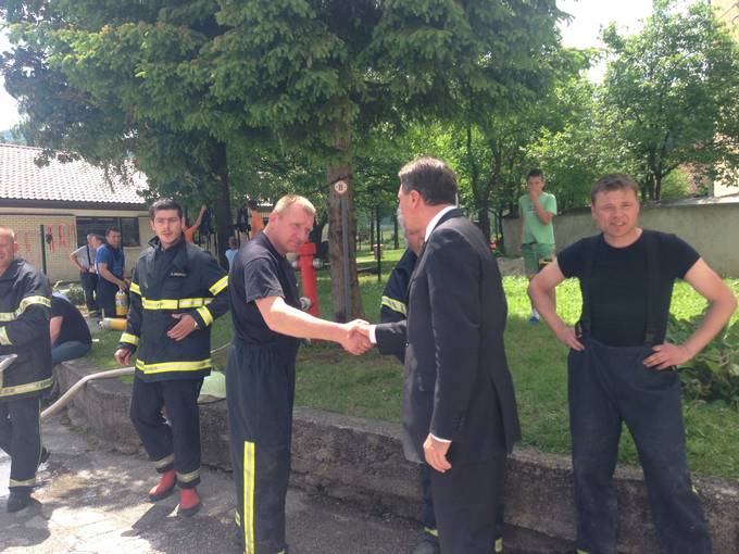 Predsednik republike Borut Pahor si je ogledal pogorišče dela Osnovne šole Stara Cerkev v Kočevju