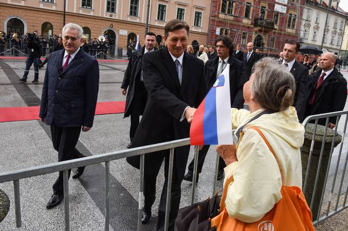 Na povabilo predsednika Republike Slovenije Boruta Pahorja se na uradnem obisku v Republiki Sloveniji mudi predsednik Republike Srbije Tomislav Nikolić.