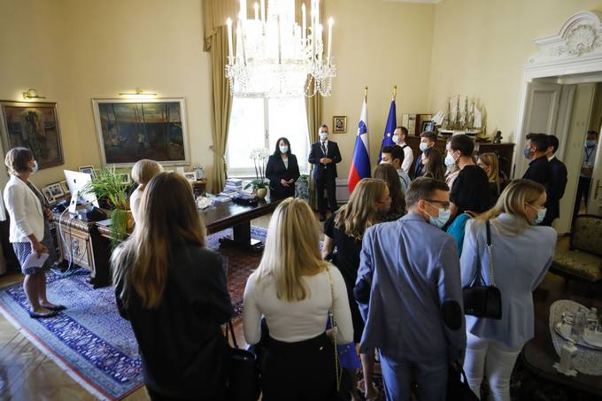 V Predsedniški palači dan odprtih vrat ob državnem prazniku, dnevu vrnitve Primorske k matični domovini